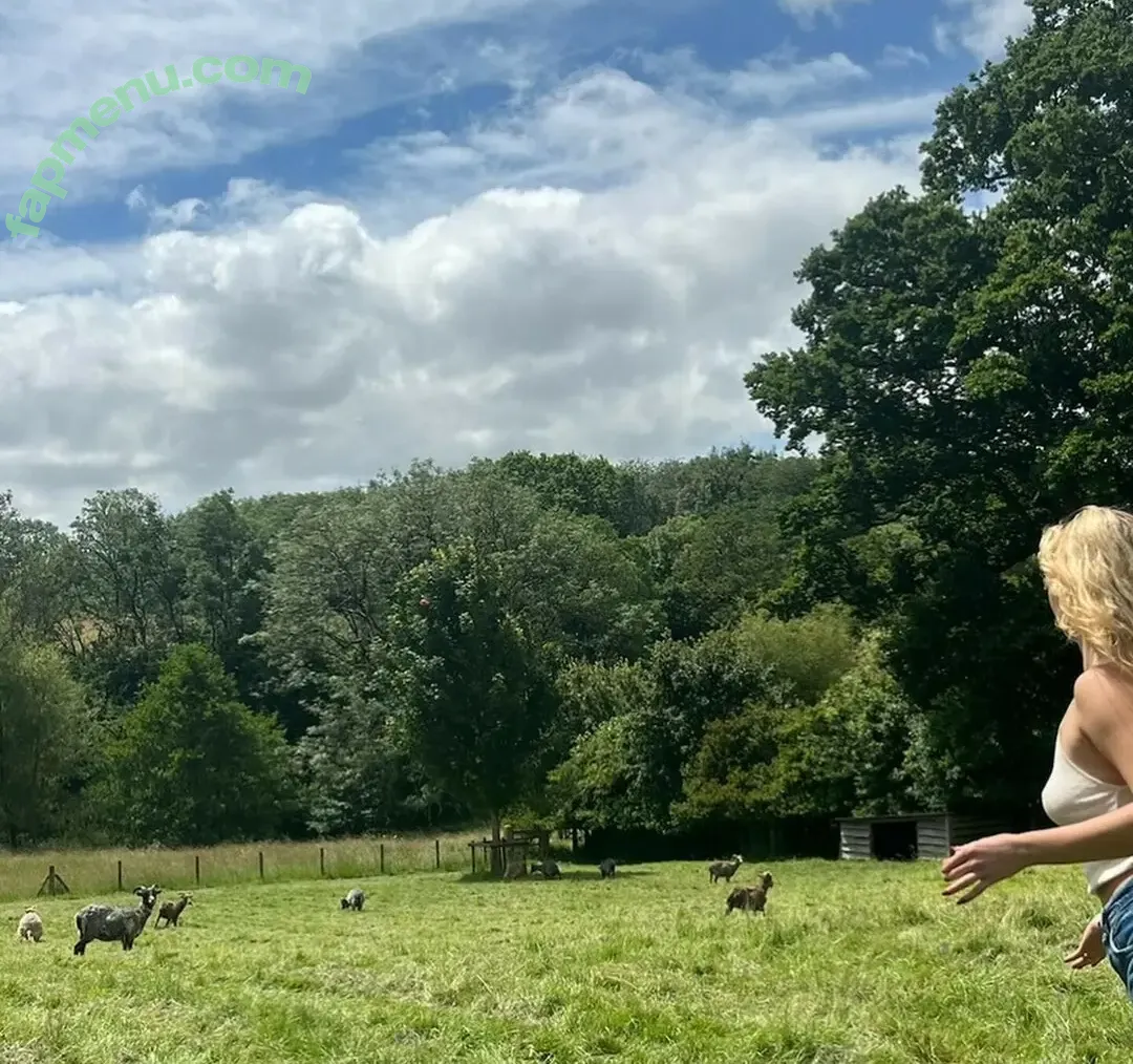 Apple Martin nude photo #0053 (applemartin)