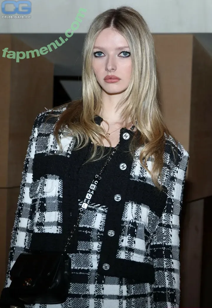 Apple Martin nude photo #0087 (applemartin)