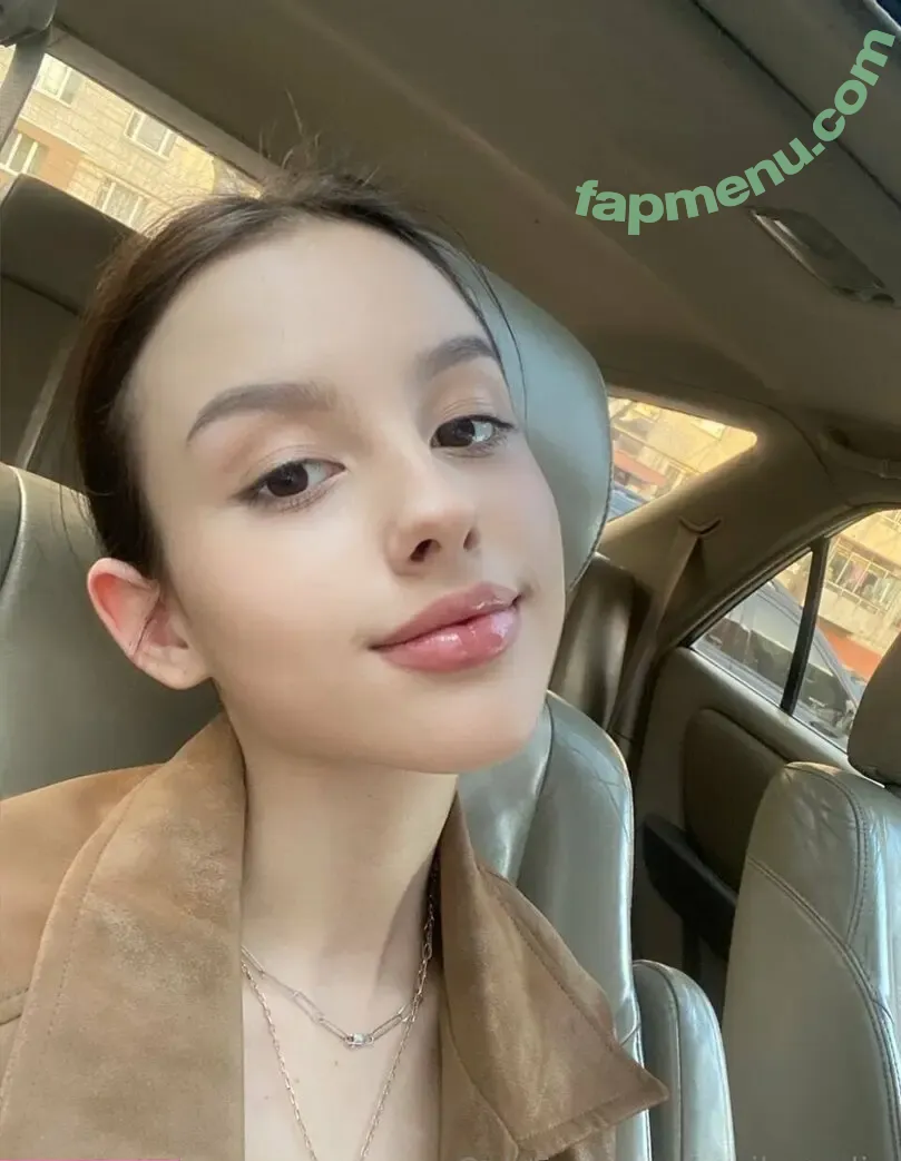 april.amelia nude photo #0019 (yourfavetwinss)