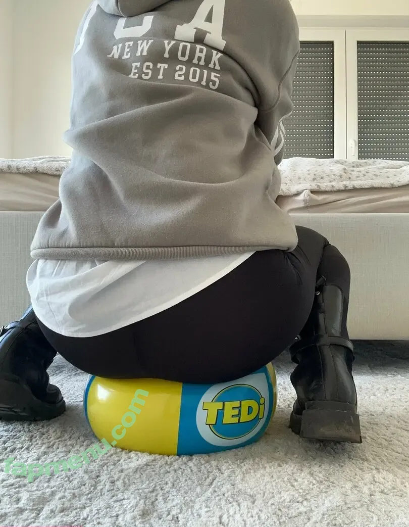 aprils.secrets nude photo #0017 (aprils._life._)