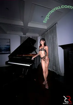  nude photo #0005