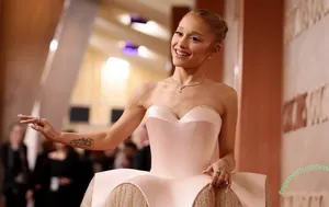 Ariana Grand / arianagrande nude photo #0016