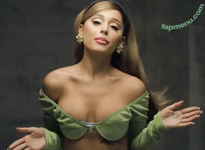 Ariana Grand / arianagrande nude photo #0025
