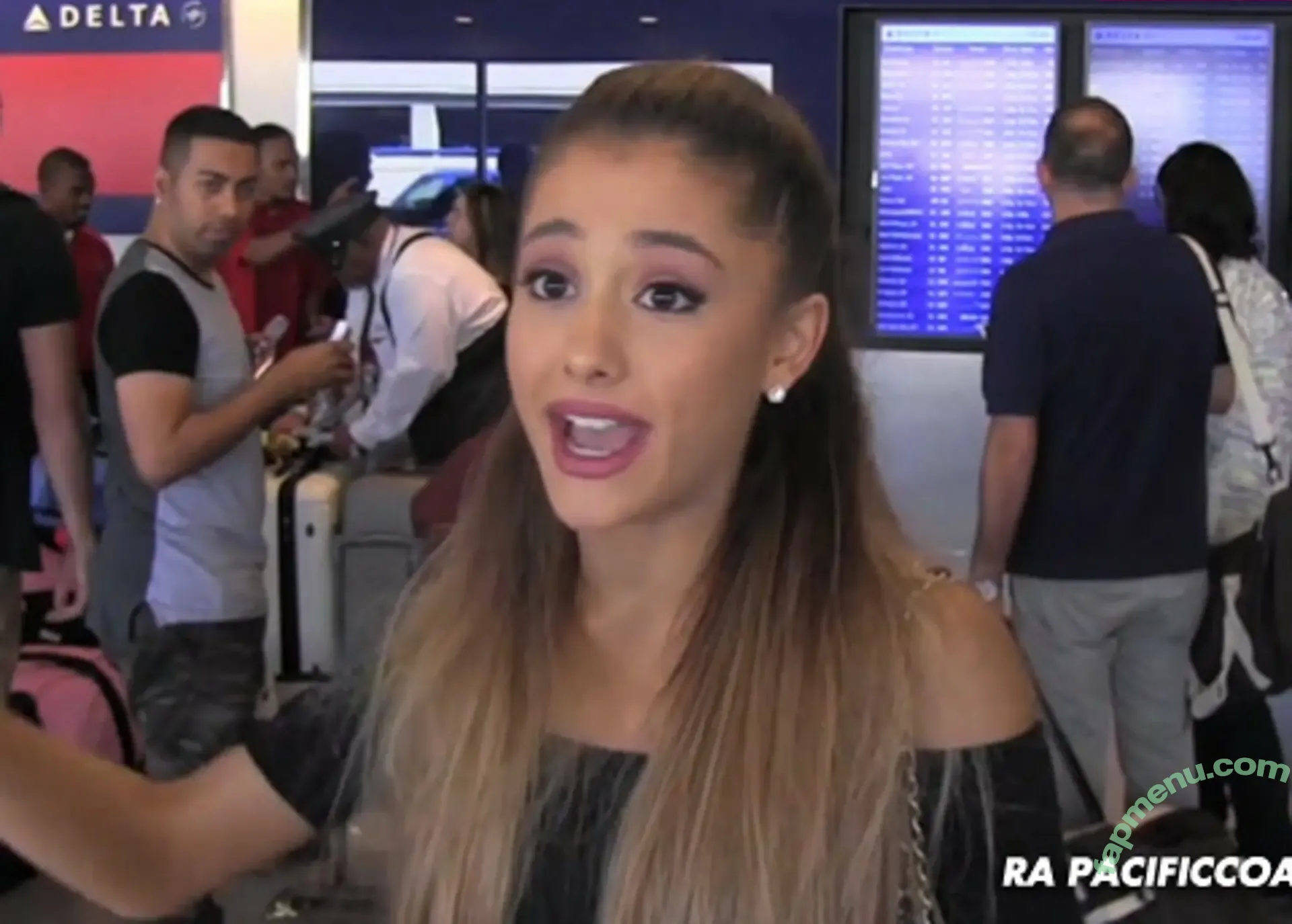 Ariana Grand nude photo #0021 (arianagrande)