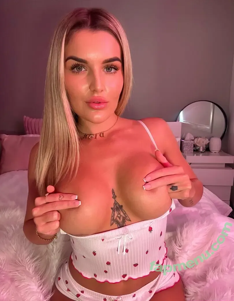 arianaextra nude photo #0011 (arianaxtra)