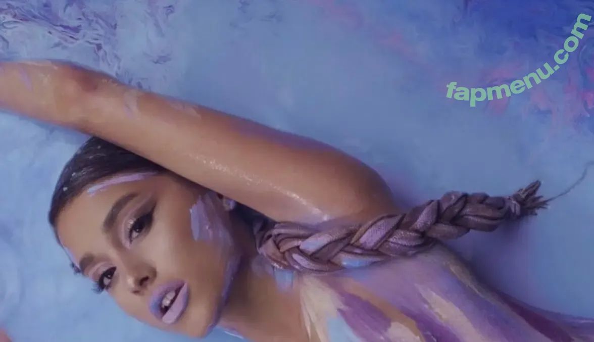 arianagrande nude photo #0020 (arianagrande)