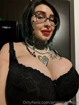 Ariane Saint Amour / ariane_st.amour nude photo #1653