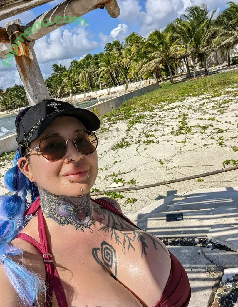 Ariane Saint Amour nude photo #1627 (ariane_st.amour)