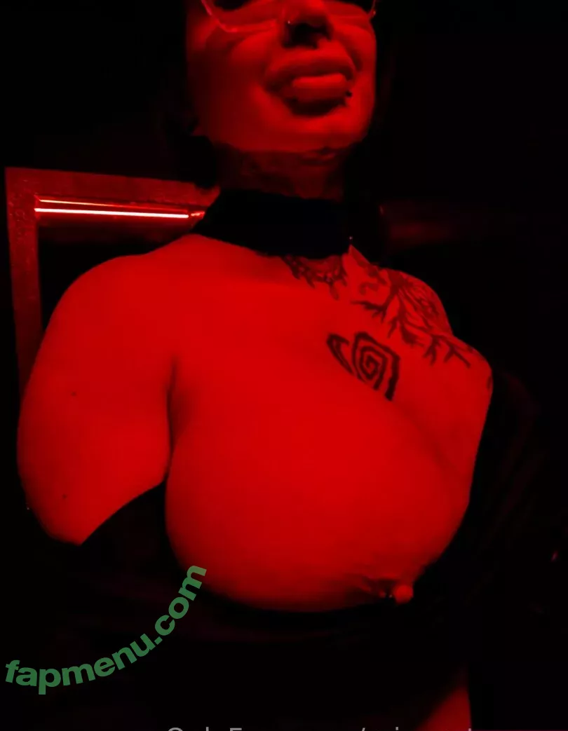 Ariane Saint Amour nude photo #1805 (ariane_st.amour)