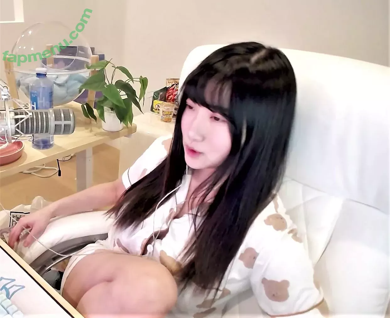 AriaSaki nude photo #1080 (annoyingaria)