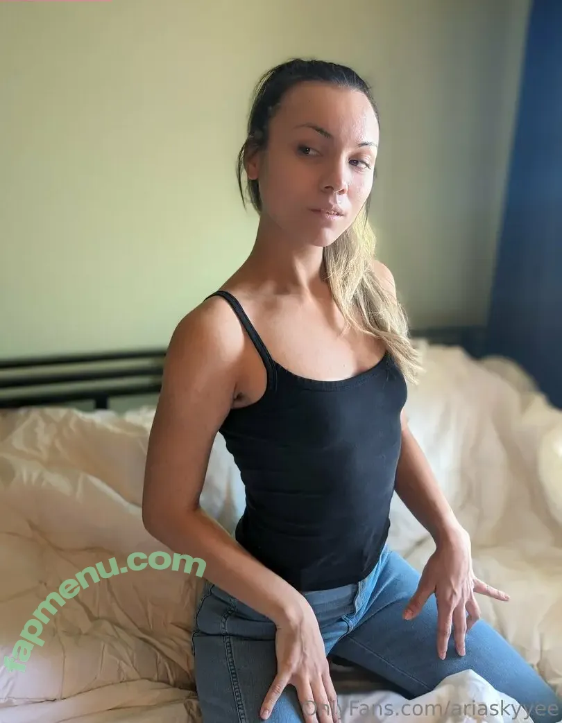 ariaskyyee nude photo #0010 (ariaskyyee)