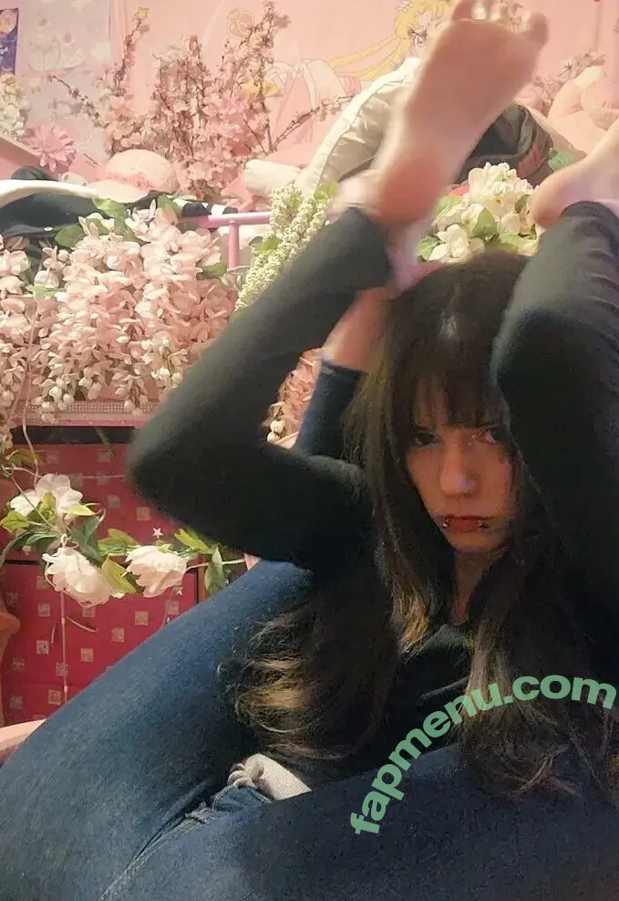 Ariel Harris nude photo #0041 (airrhead / its_betty_bish / mondomegabish / pinksox)