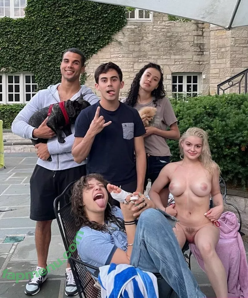 Ariel Winter Ai Porn nude photo #0019 (arielwinter / jizzyjiggles)