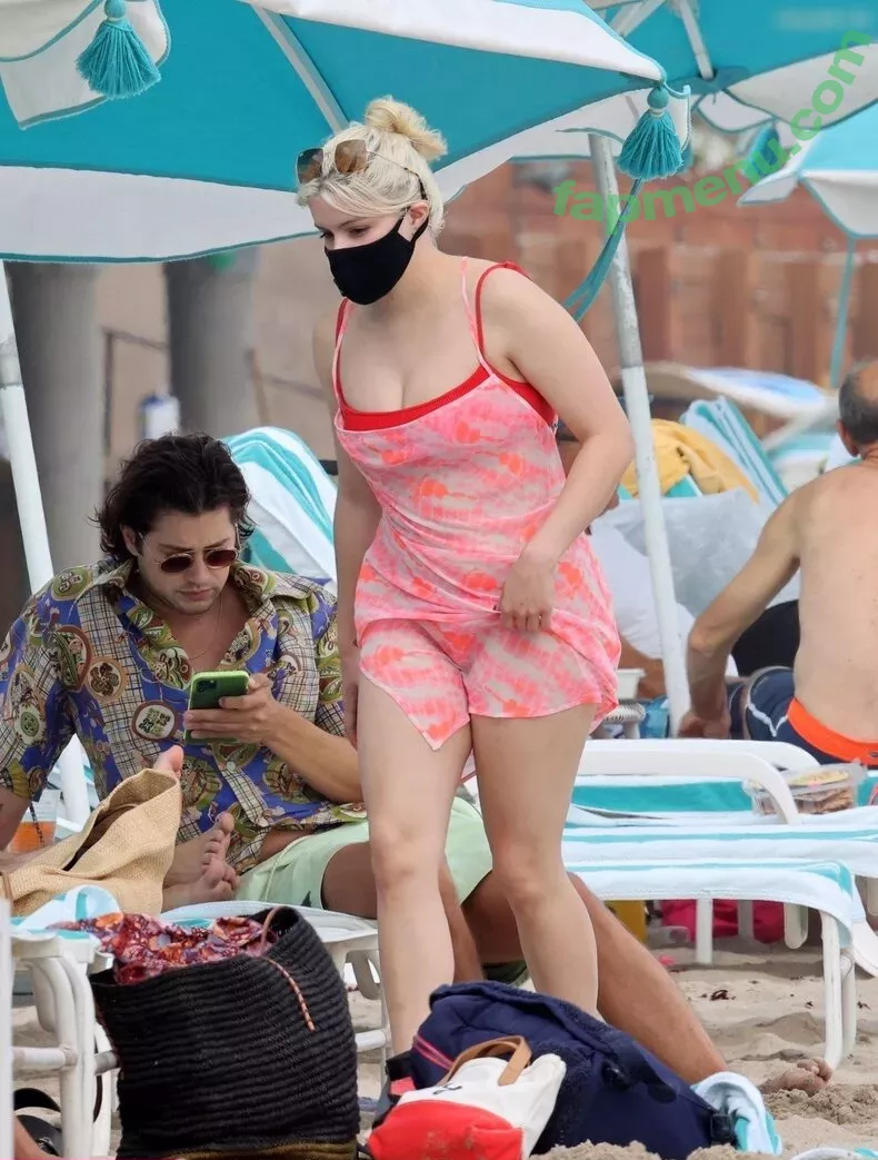 Ariel Winter nude photo #1824 (arielwinter)