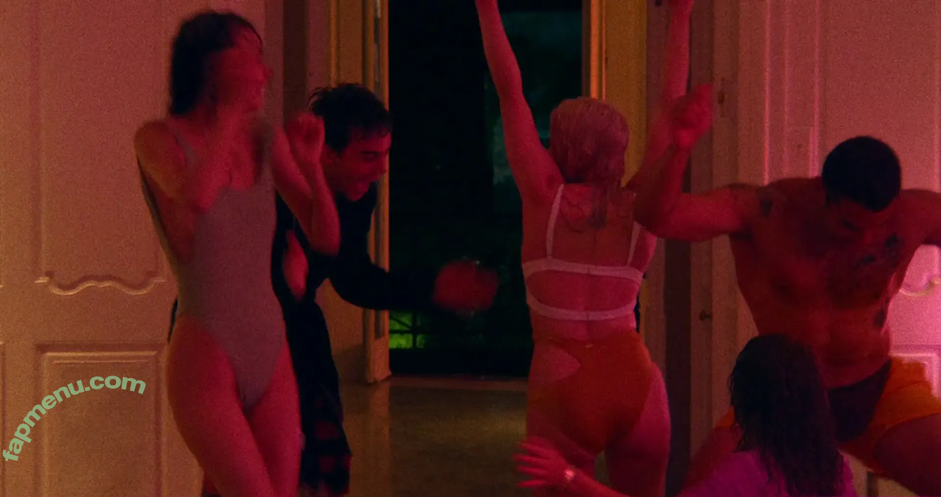 Ariel Winter nude photo #2234 (arielwinter)