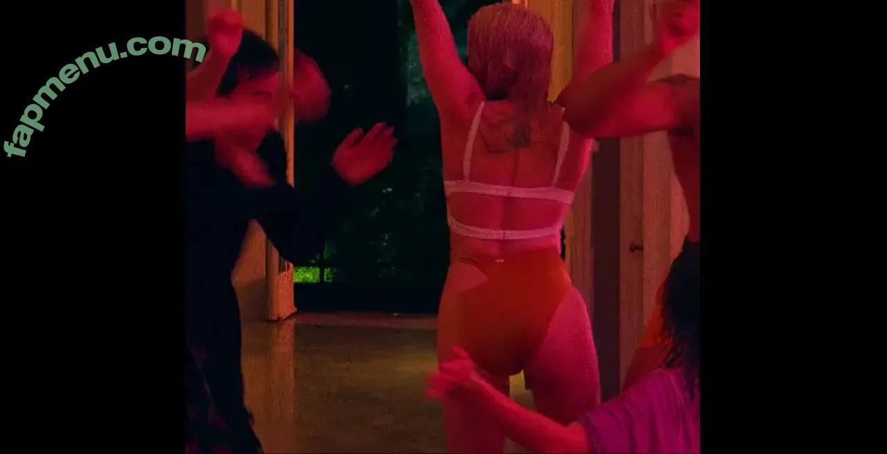 Ariel Winter nude photo #2271 (arielwinter)