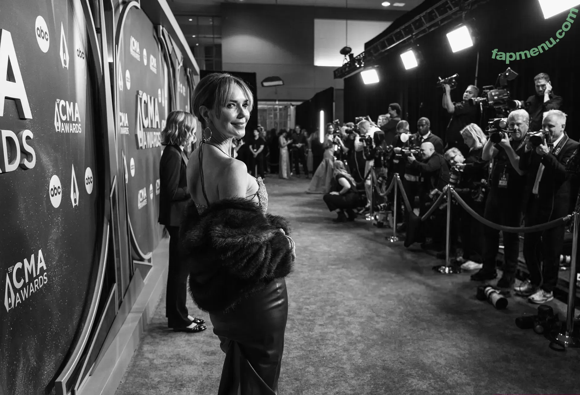 Arielle Kebbel nude photo #0161 (ariellekebbel)