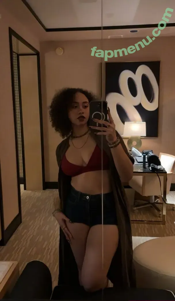 Arielle Tara nude photo #0014 (ArielleTara / Prissy Biscuit / arielletaraa / prissybiscuit)