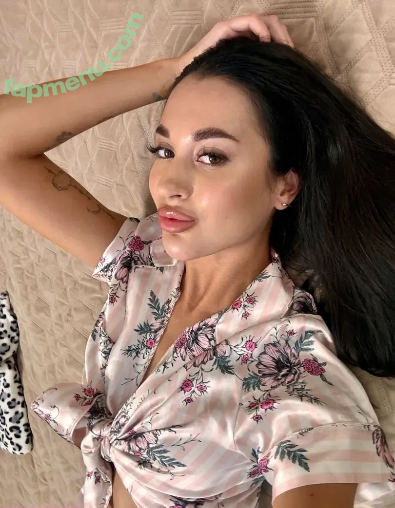 ariiiana nude photo #0005 (ariiiana.f)