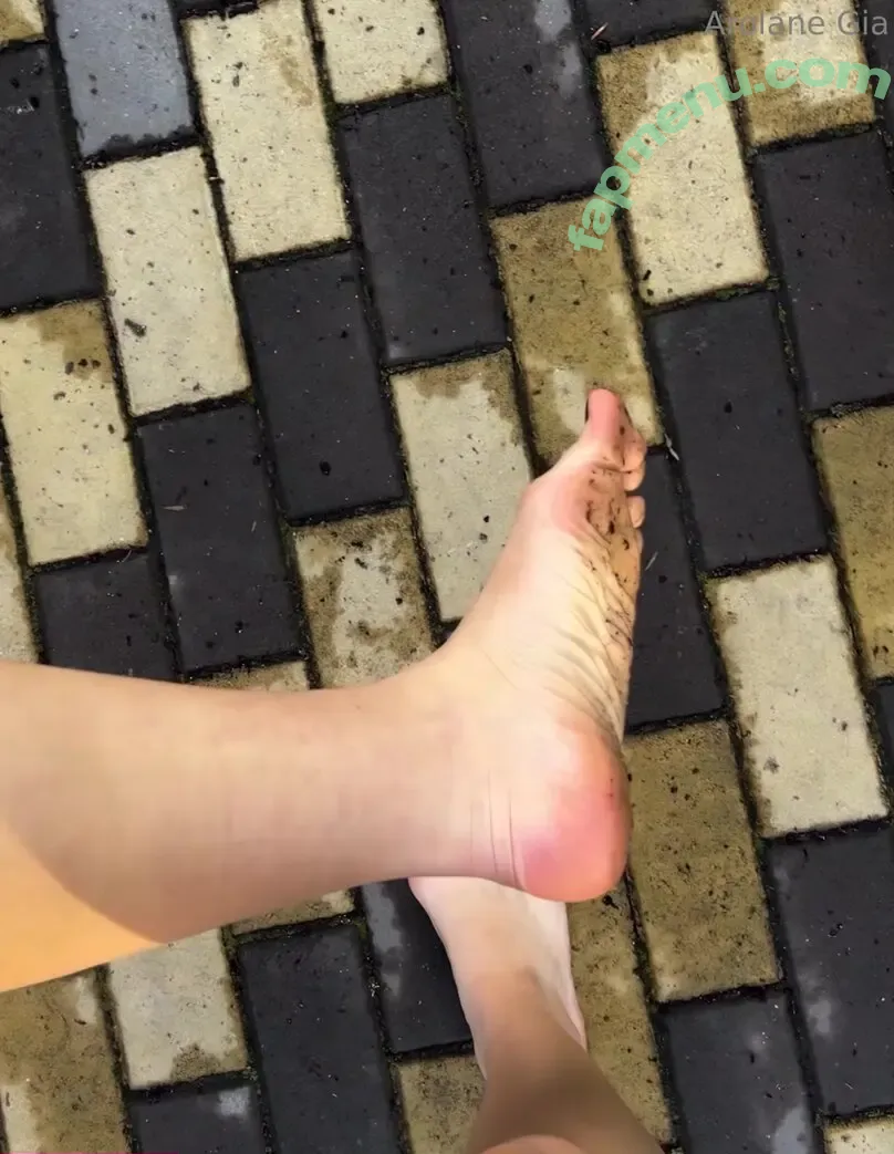 arolanegia nude photo #0036 (arolanegia.soles)