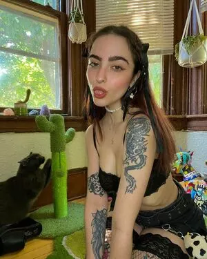 artbitch666 / huhlaynuh nude photo #0096