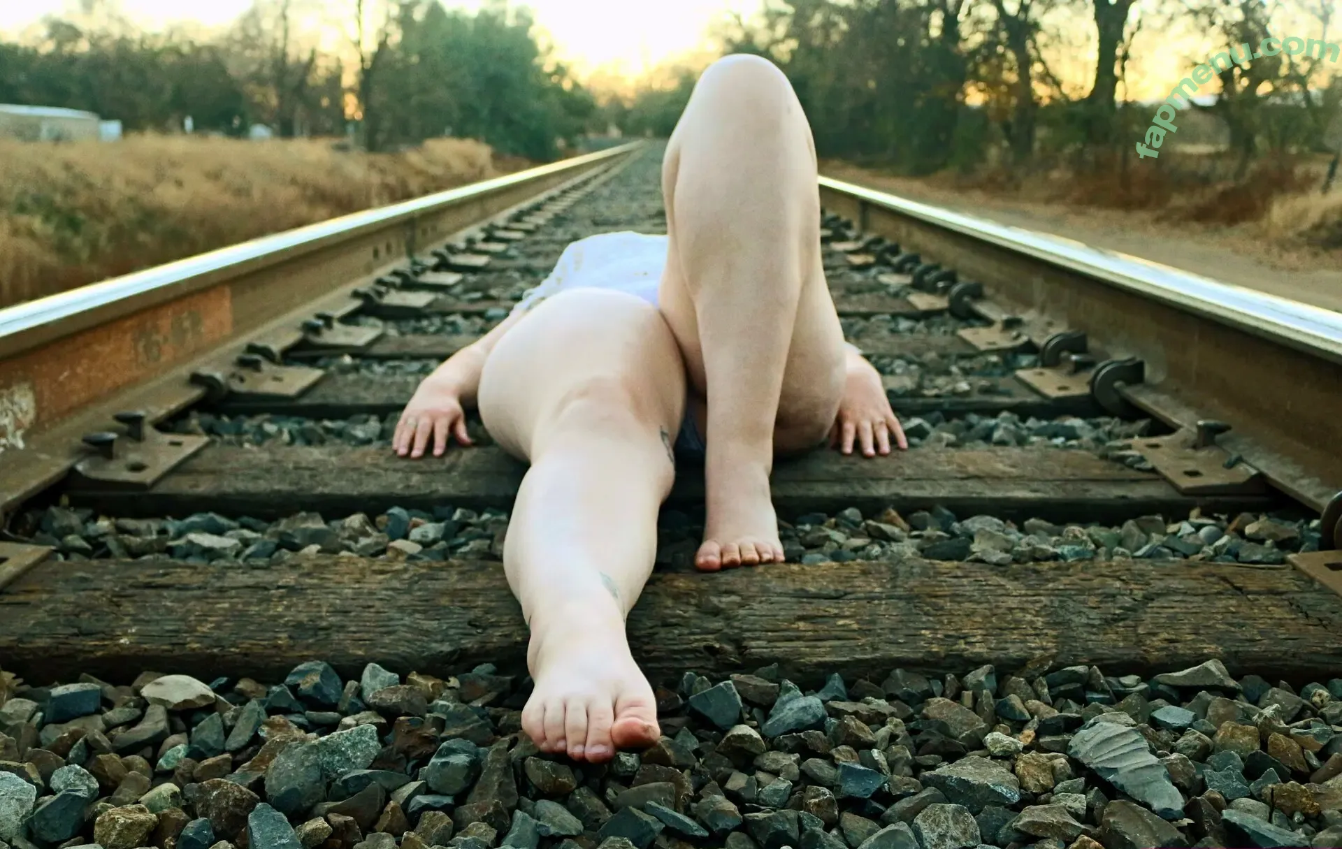artful.defiance nude photo #0001 (artful.defiance)