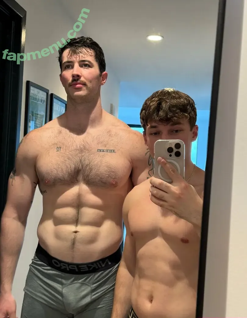 artiomboy33 nude photo #0001 (itsartiomboy)