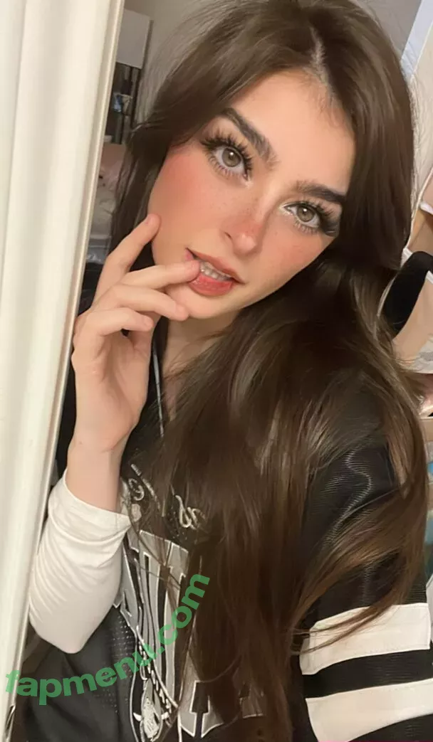 Aruuu nude photo #0526 ( / DeputyARUUU / malachitexd)