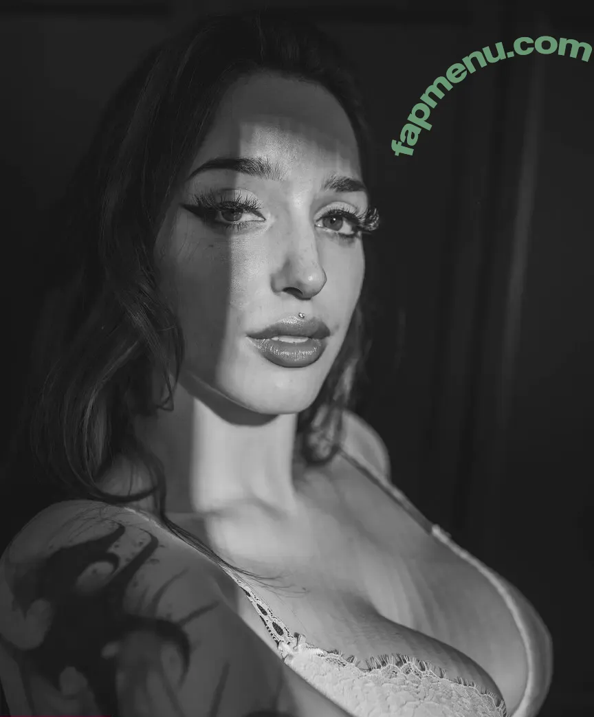 Aryabella nude photo #0103 (OliviaXORose / aryabellax)