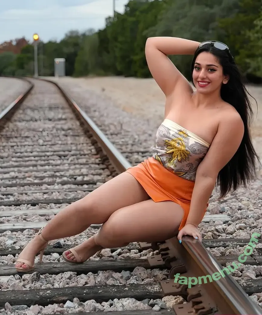 Asal Keshavarz nude photo #0003 (Asal Keshavarz)