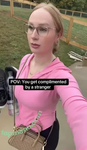 Ash.e.e / freckledbabe nude photo #0038