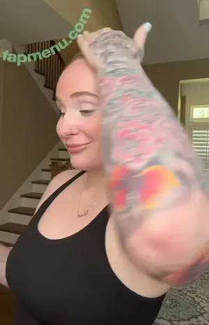 Ash.e.e / freckledbabe nude photo #0045