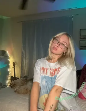  nude photo #0002