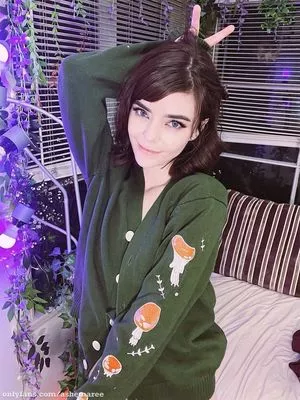 ashemaree / AsheMareexoxo / kittenisodd nude photo #0046