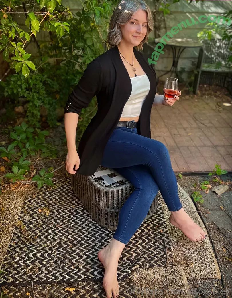 Ashley Barron nude photo #1852 (AlsoAshley / alsoashleyb)