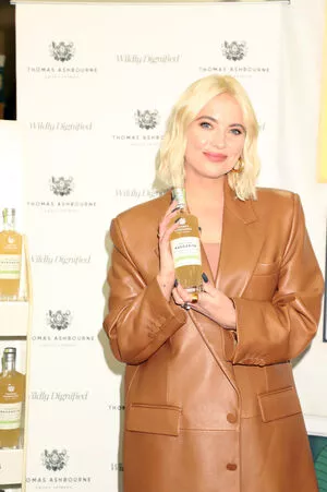 Ashley Benson / AshBenzo / ashley_benson1 / ashleybenson nude photo #0176