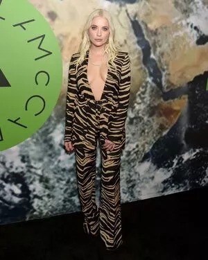 Ashley Benson / AshBenzo / ashley_benson1 / ashleybenson nude photo #0215