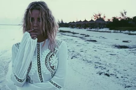 Ashley Benson / AshBenzo / ashley_benson1 / ashleybenson nude photo #0379