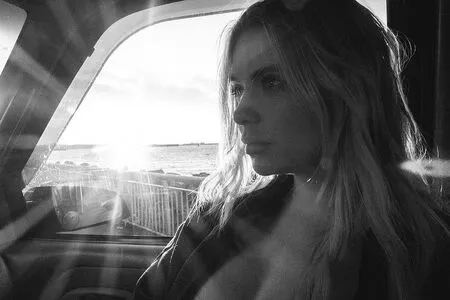 Ashley Benson / AshBenzo / ashley_benson1 / ashleybenson nude photo #0381