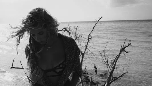 Ashley Benson / AshBenzo / ashley_benson1 / ashleybenson nude photo #0402