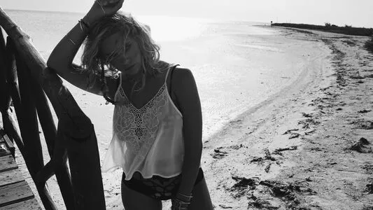 Ashley Benson / AshBenzo / ashley_benson1 / ashleybenson nude photo #0411