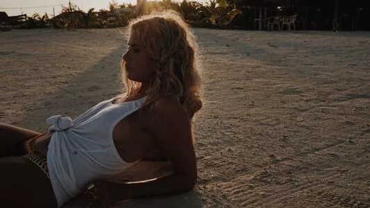 Ashley Benson / AshBenzo / ashley_benson1 / ashleybenson nude photo #0412