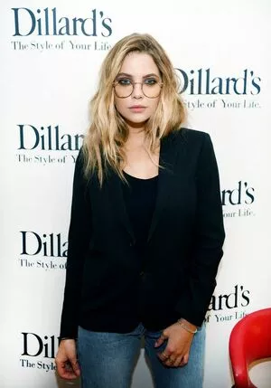 Ashley Benson / AshBenzo / ashley_benson1 / ashleybenson nude photo #0539