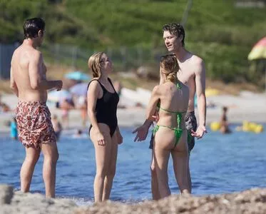 Ashley Benson / AshBenzo / ashley_benson1 / ashleybenson nude photo #0997