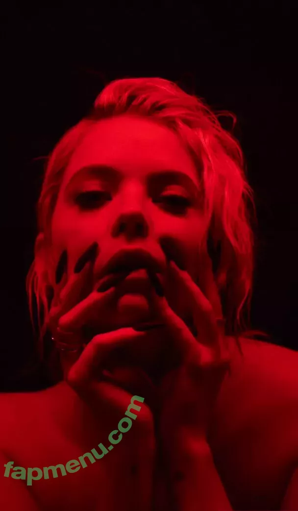 Ashley Benson nude photo #0224 (AshBenzo / ashley_benson1 / ashleybenson)