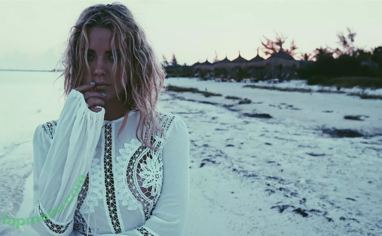 Ashley Benson nude photo #0399 (AshBenzo / ashley_benson1 / ashleybenson)