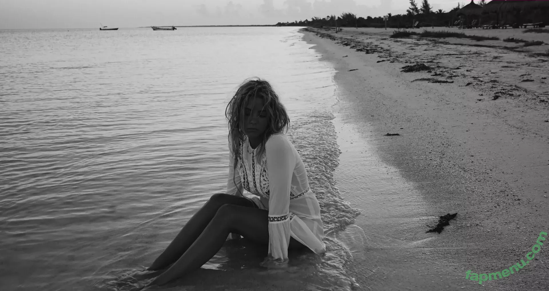 Ashley Benson nude photo #0401 (AshBenzo / ashley_benson1 / ashleybenson)