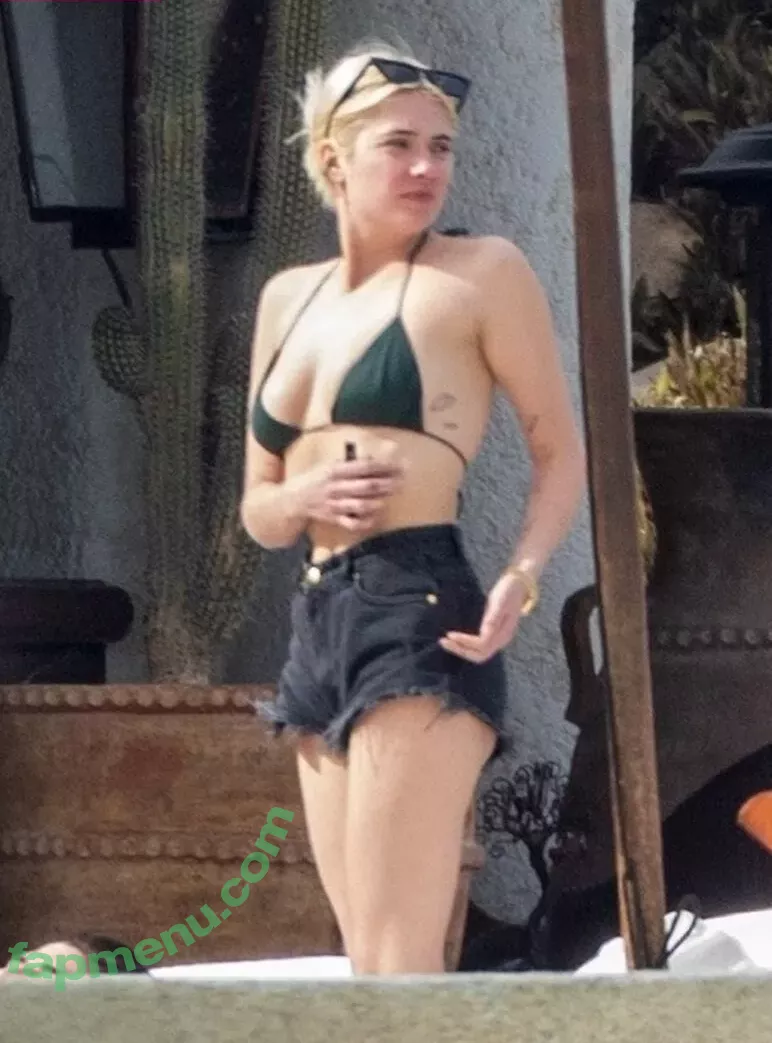 Ashley Benson nude photo #0919 (AshBenzo / ashley_benson1 / ashleybenson)