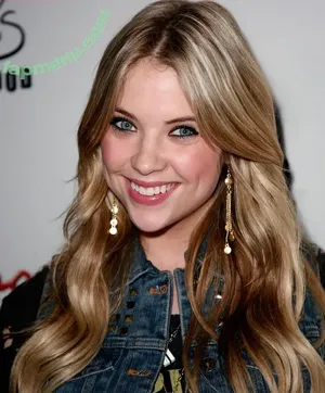 Ashley Benson / AshBenzo / ashley_benson1 / ashleybenson nude photo #1352