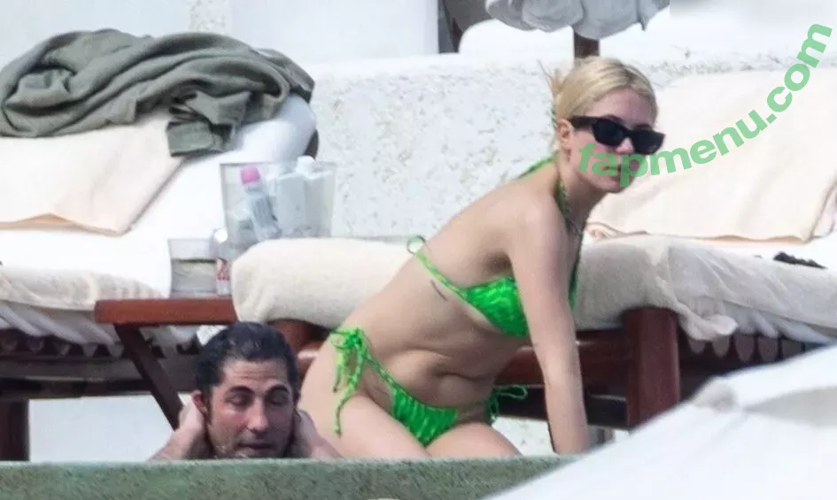 Ashley Benson nude photo #1040 (AshBenzo / ashley_benson1 / ashleybenson)